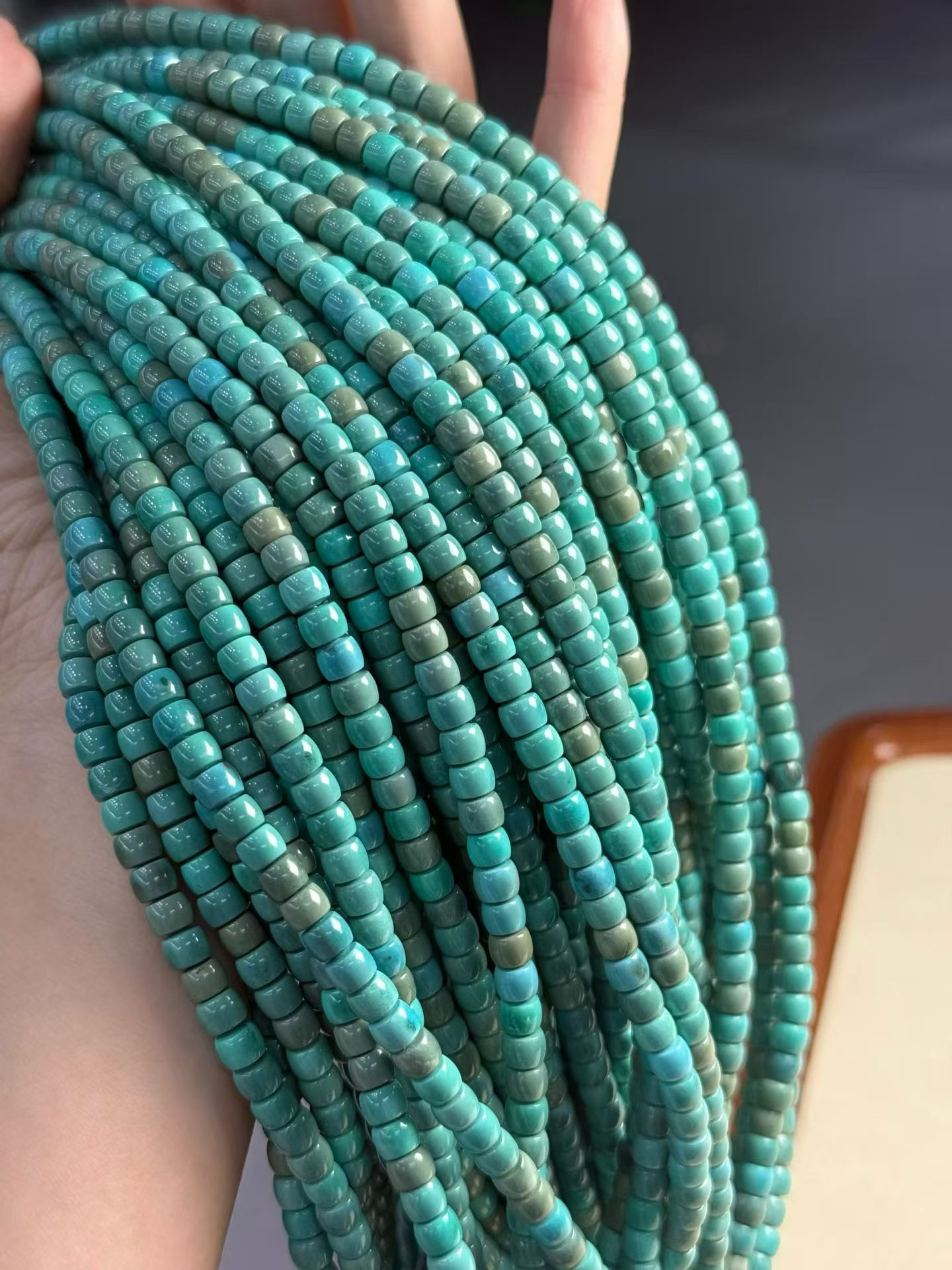 湖北源头批发（天然原矿绿松石）毛衣链108手串雕刻散珠