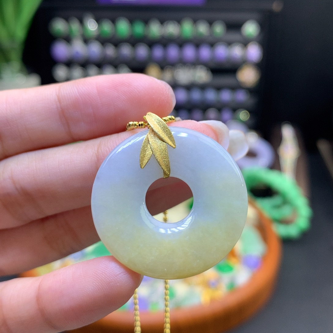 翡翠18K金镶嵌颈饰