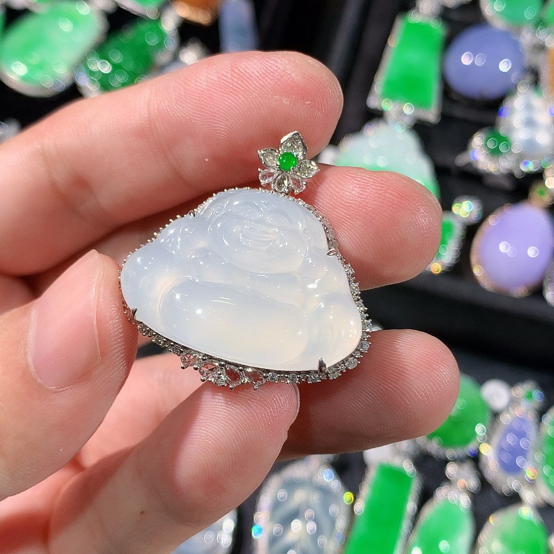 翡翠18K金镶嵌颈饰