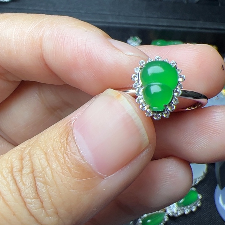 知***否翡翠18K金镶嵌戒指