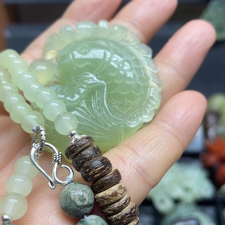 未镶嵌蛇纹石玉颈饰君*