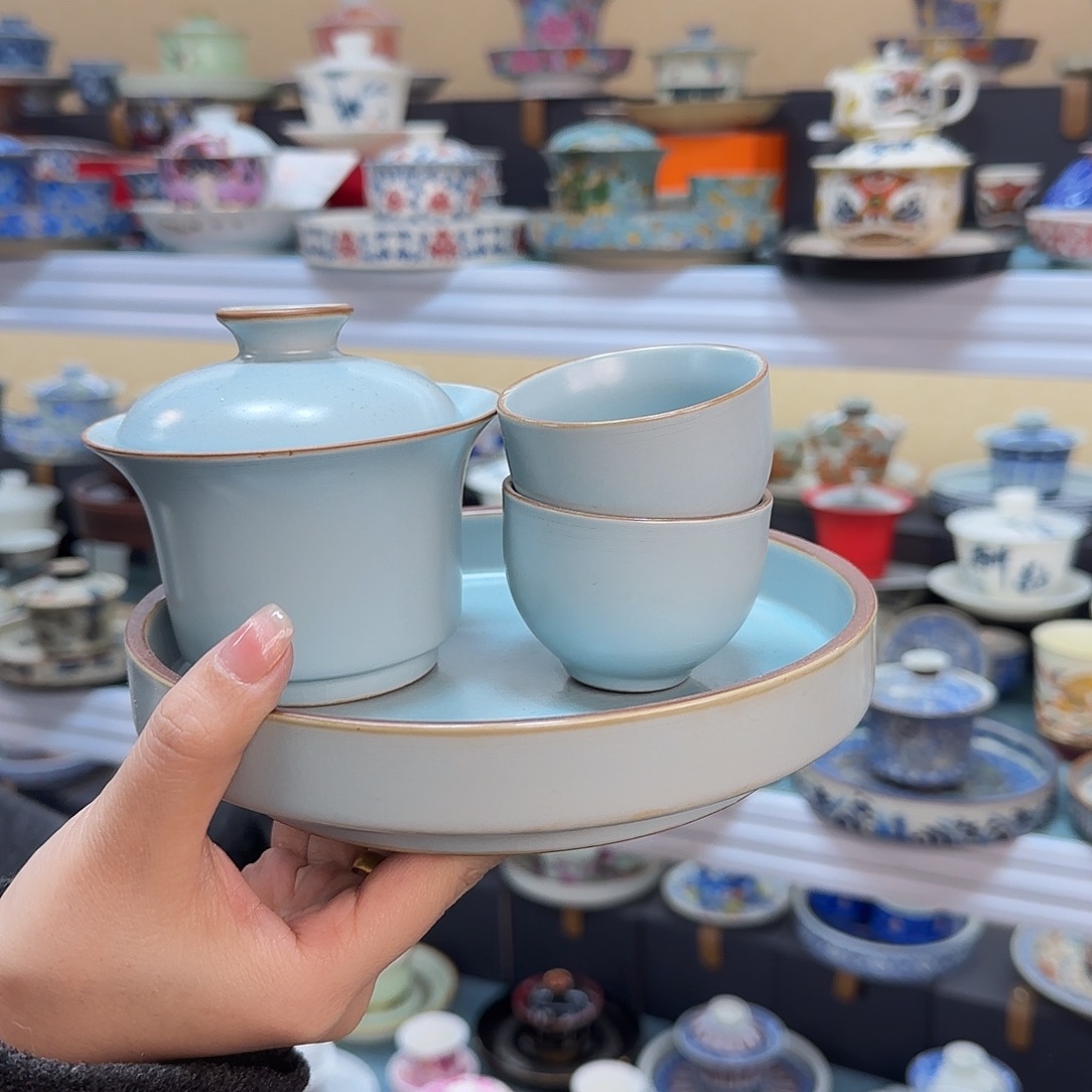 盖碗里放上适量水烧