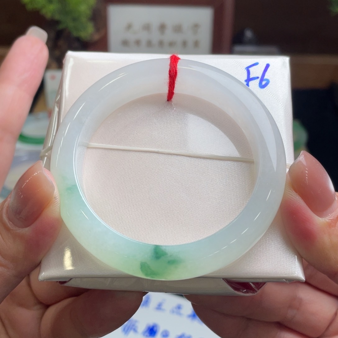 翡翠手镯未镶嵌翡翠52.9正圈