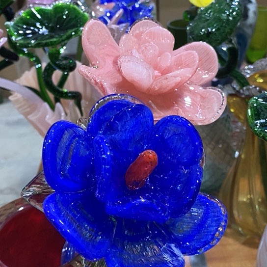 琉璃花瓶高45厘米宽9厘米