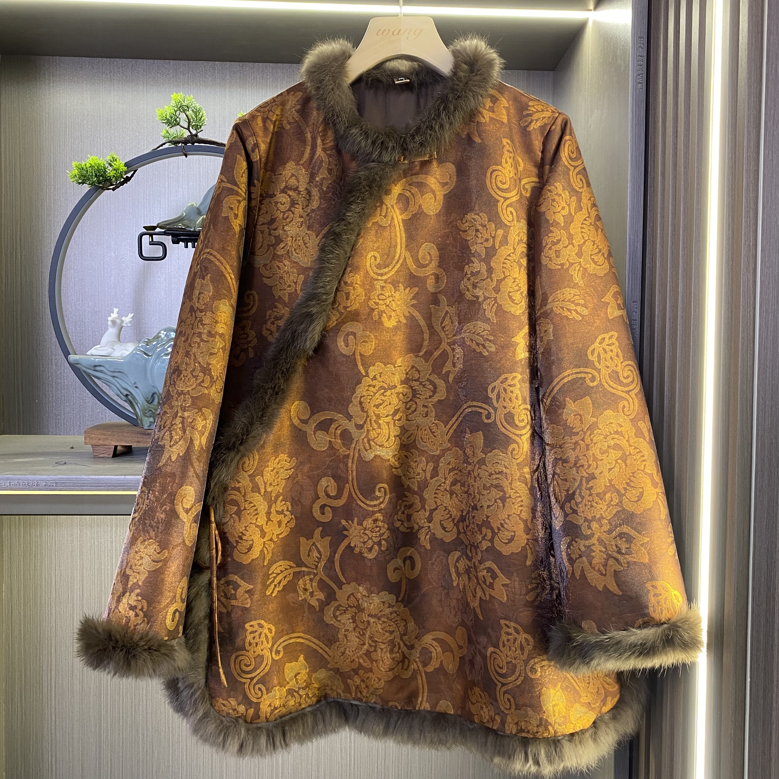 忆江南-新中式兔毛棉服秋冬新款加厚长袖侧盘扣开叉太太服