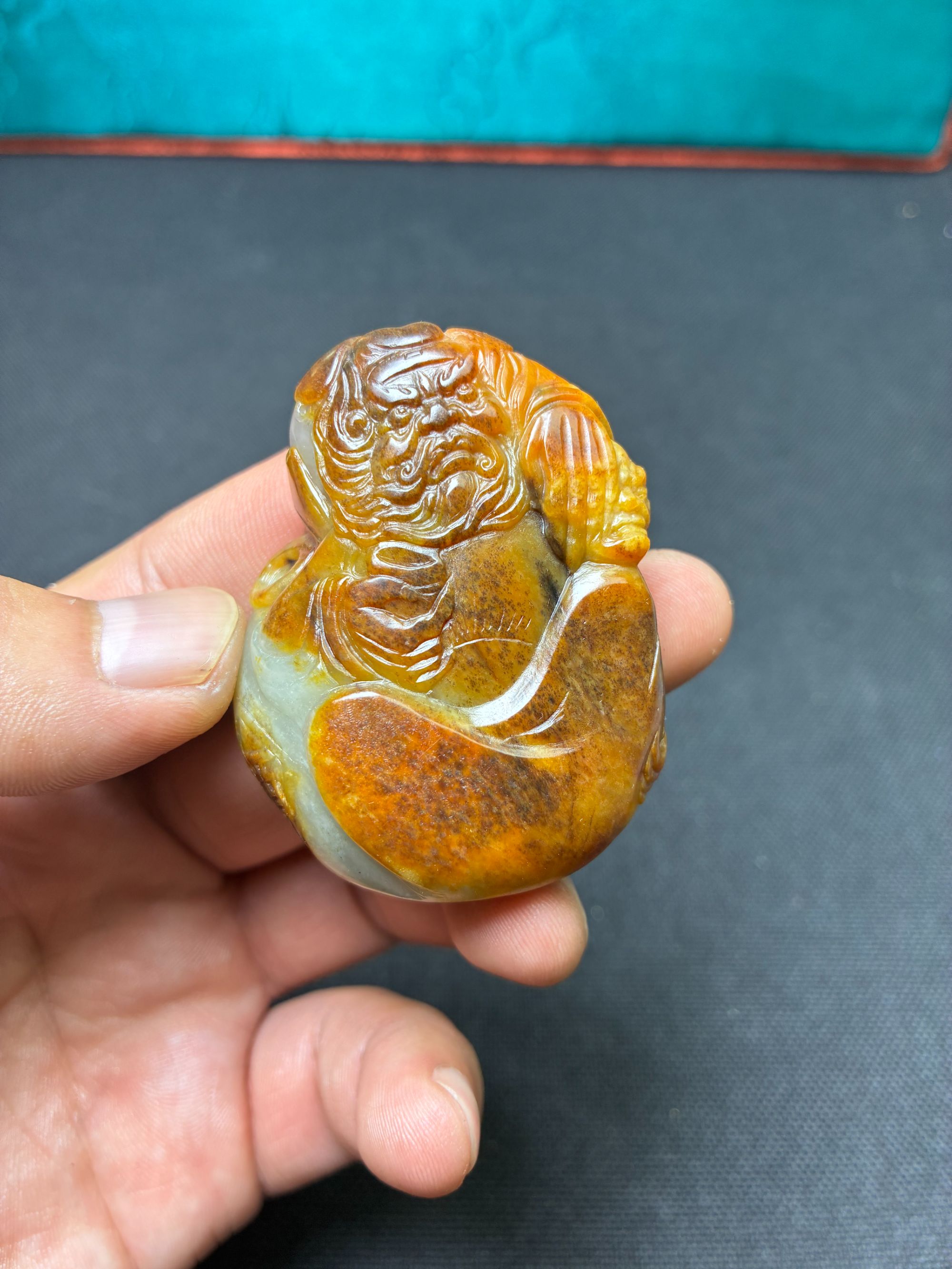 新疆和田玉籽料黄沁皮巧色巧雕钟馗纳福吊坠