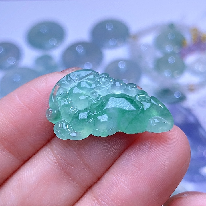 翡翠裸石高冰芙蓉麒麟