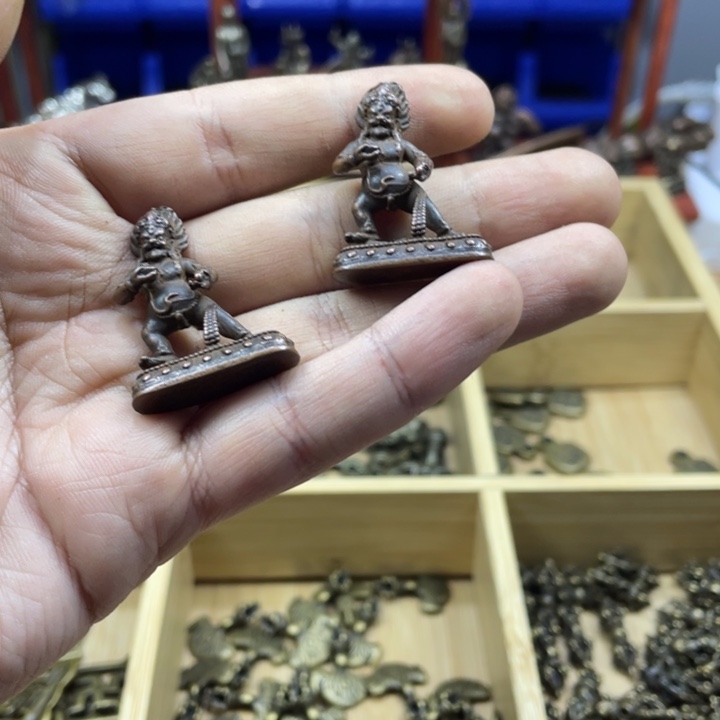 藏传紫利马黑彩造像一个手工翻砂