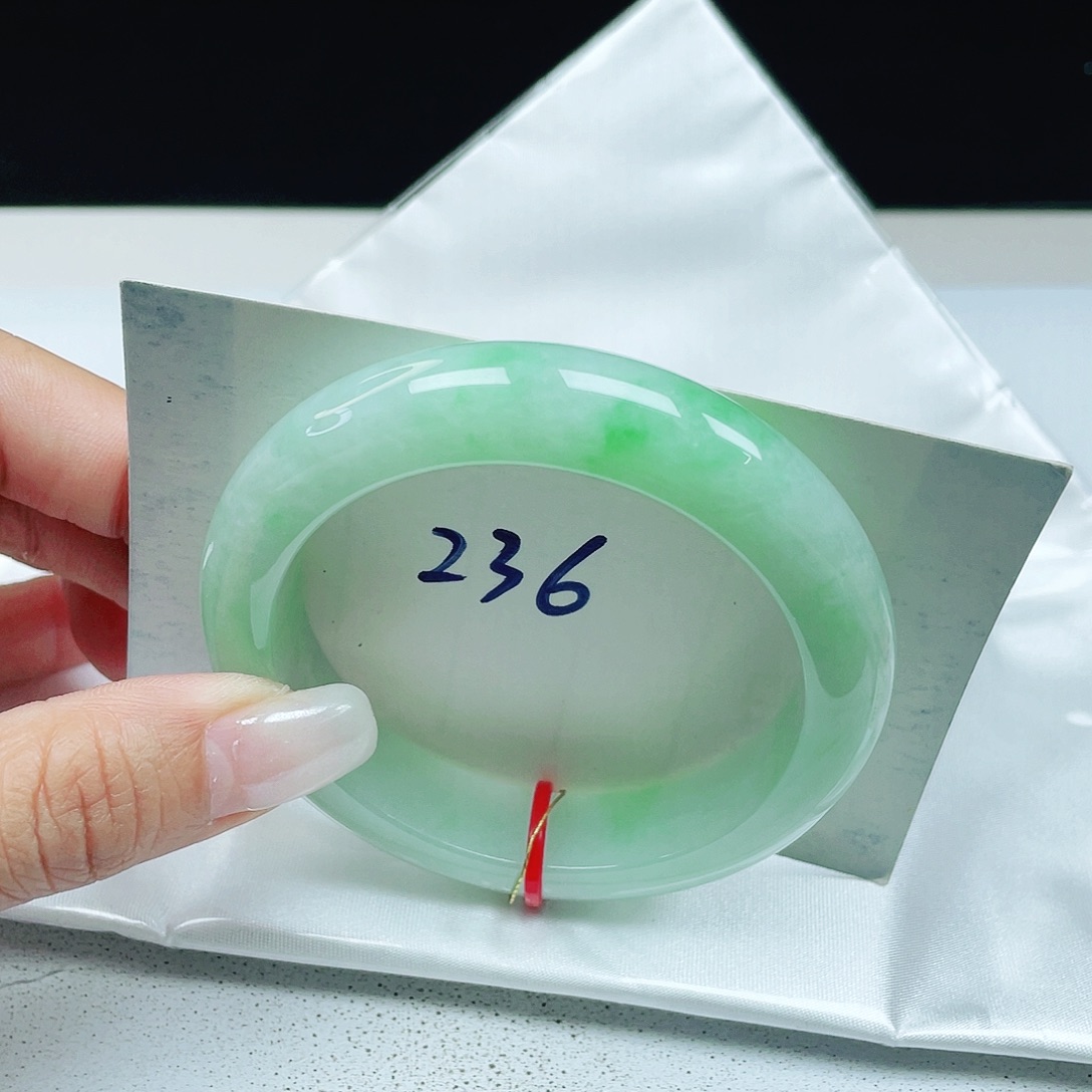 翡翠未镶嵌手镯 正圈52+