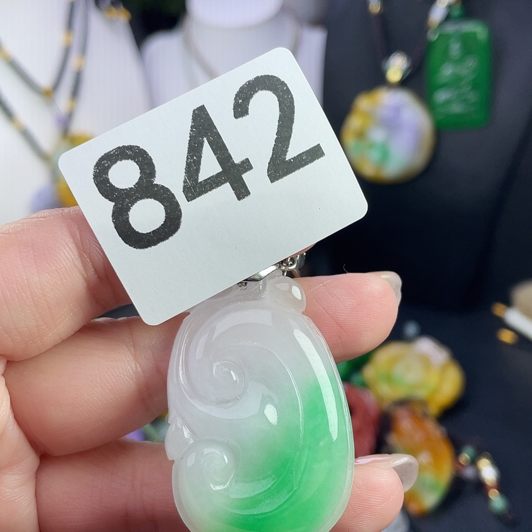 翡翠未镶嵌吊坠(赠链)