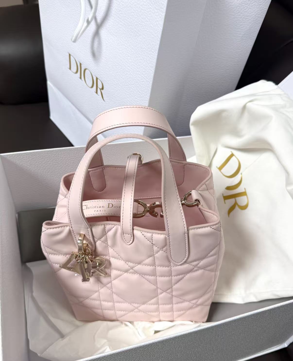 99新 DIOR/迪奥 定toujours竖版小号粉色金扣牛皮芯片款/10236501