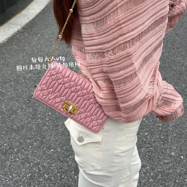 99新 MIU MIU/缪缪 新款在售樱花粉钻链woc单肩包