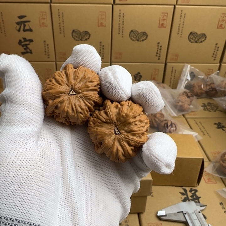 文玩核桃吊坠莽****简单包装玉龙三棱