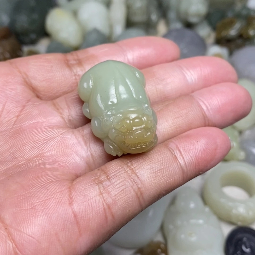 和田玉新疆且末黄口料貔貅挂件