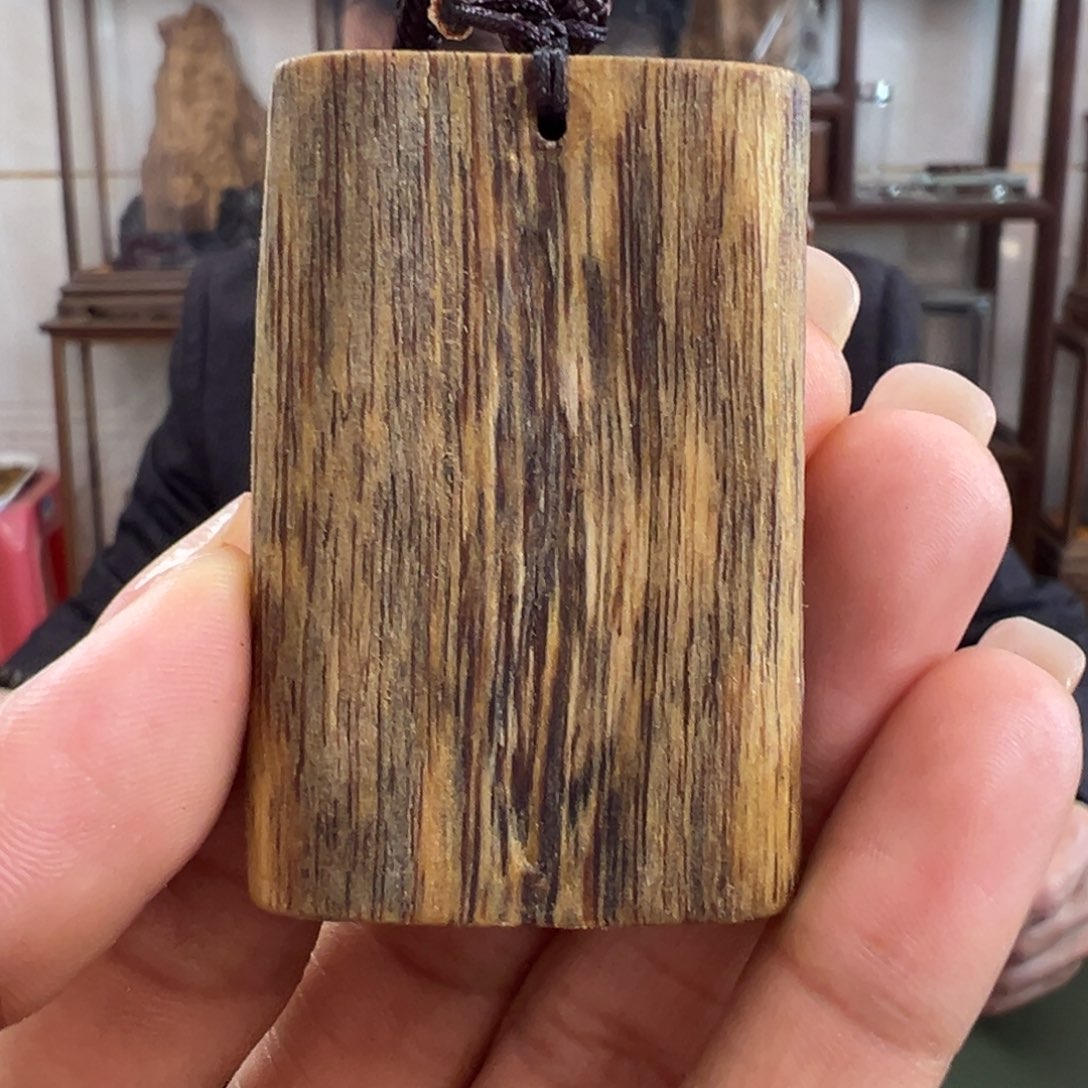 沉香吊坠海南老白棋无事牌10g+