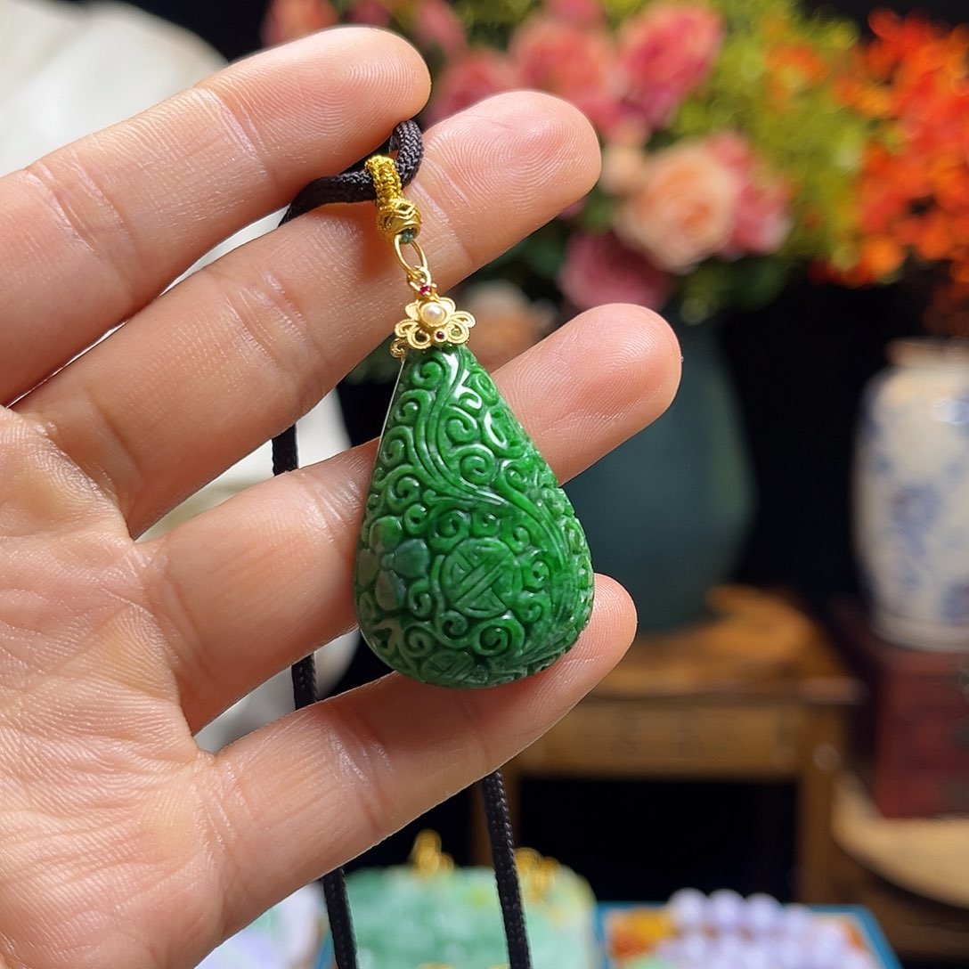 翡翠颈饰未镶嵌天然翡翠