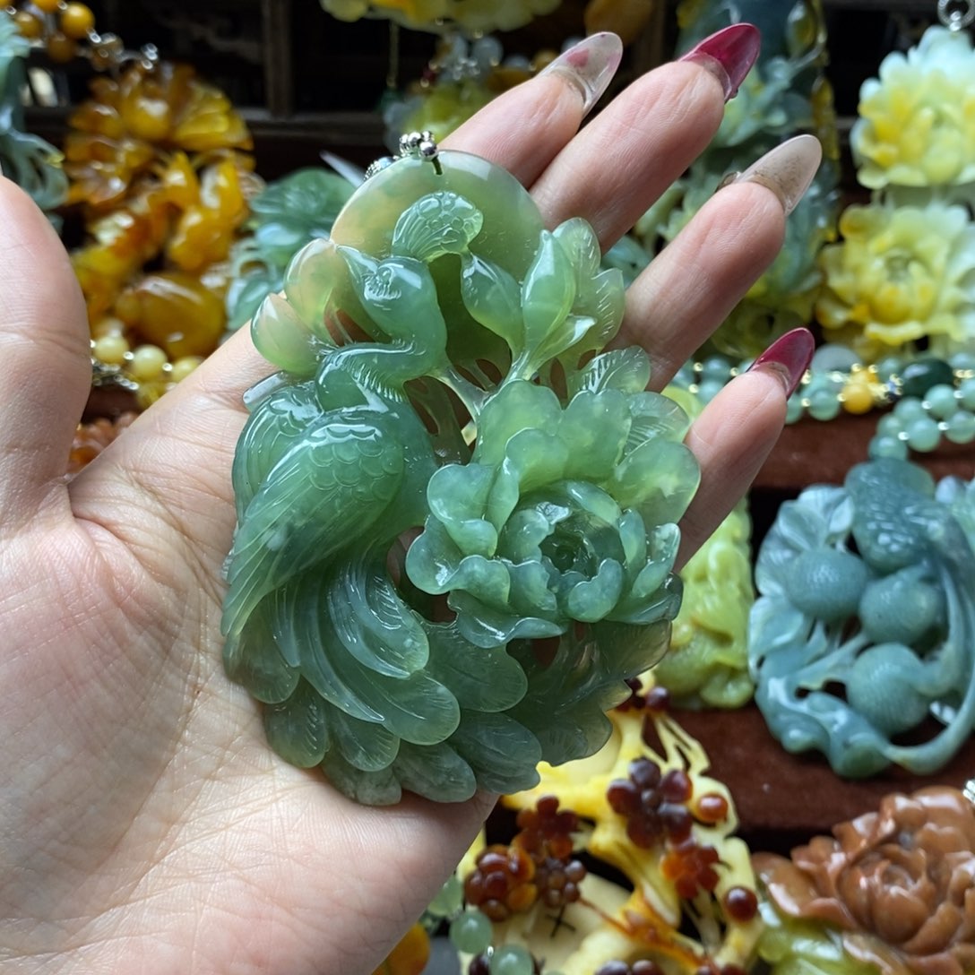 蛇纹石玉颈饰未镶嵌幸*丽