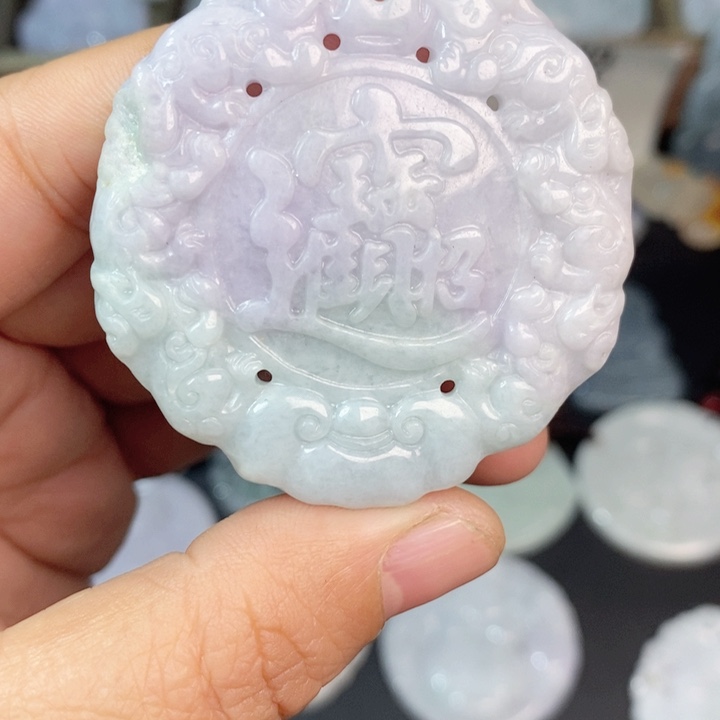 翡翠颈饰未镶嵌招财进宝