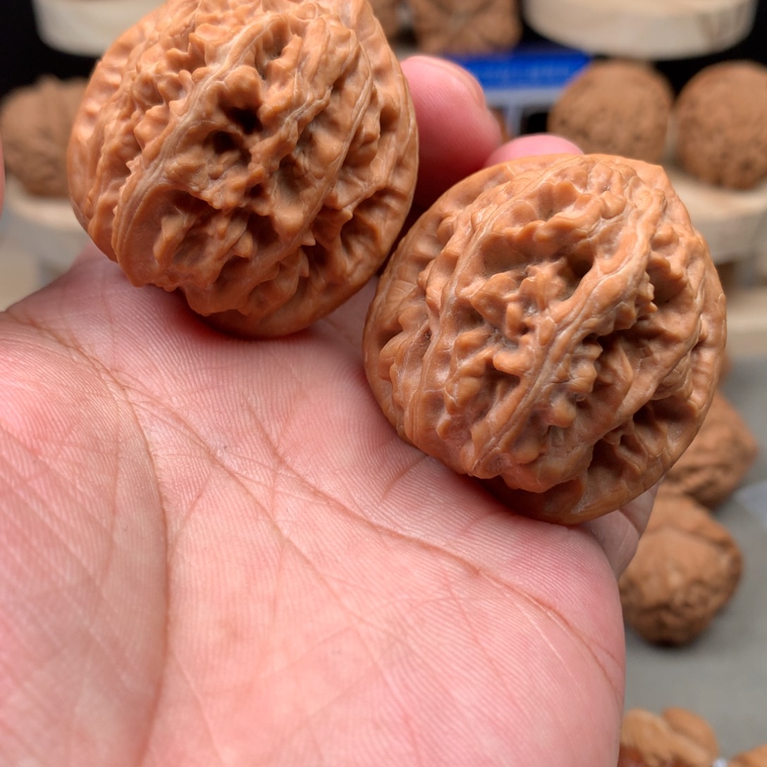 文玩核桃吊坠三羊骨粗筋