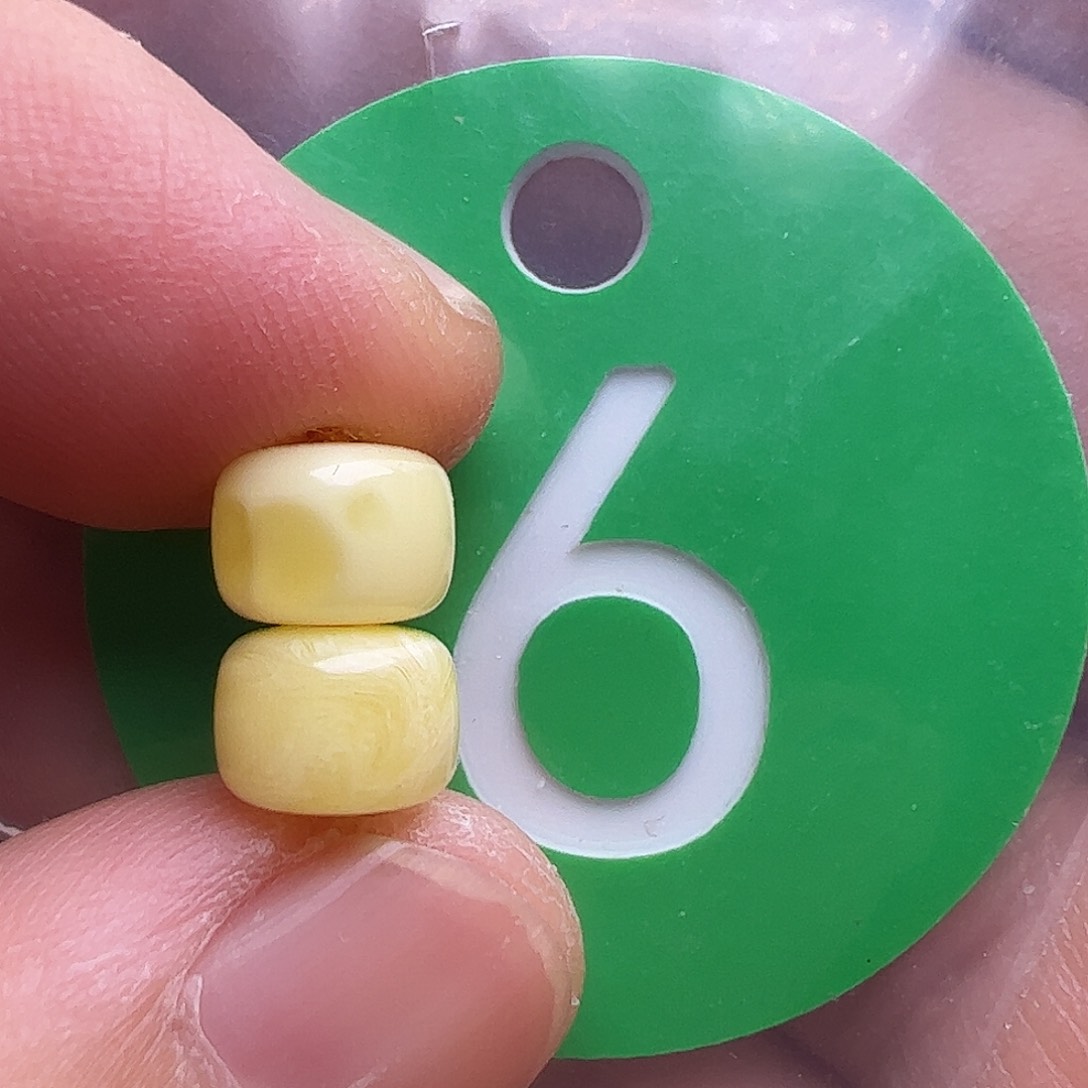 未镶嵌蜜蜡裸石7mm花粉