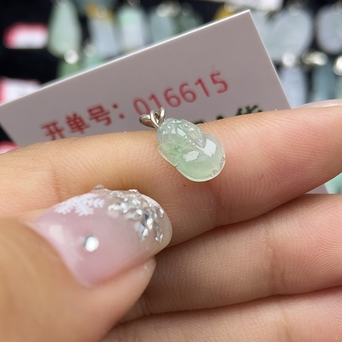 ****宋翡翠未镶嵌颈饰翡翠