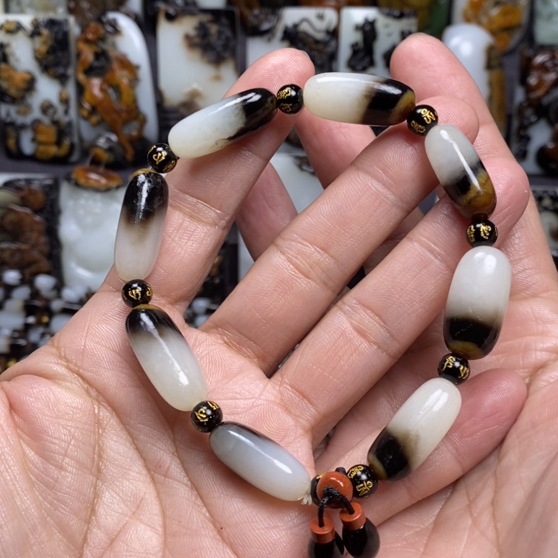 和田玉颈饰未镶嵌