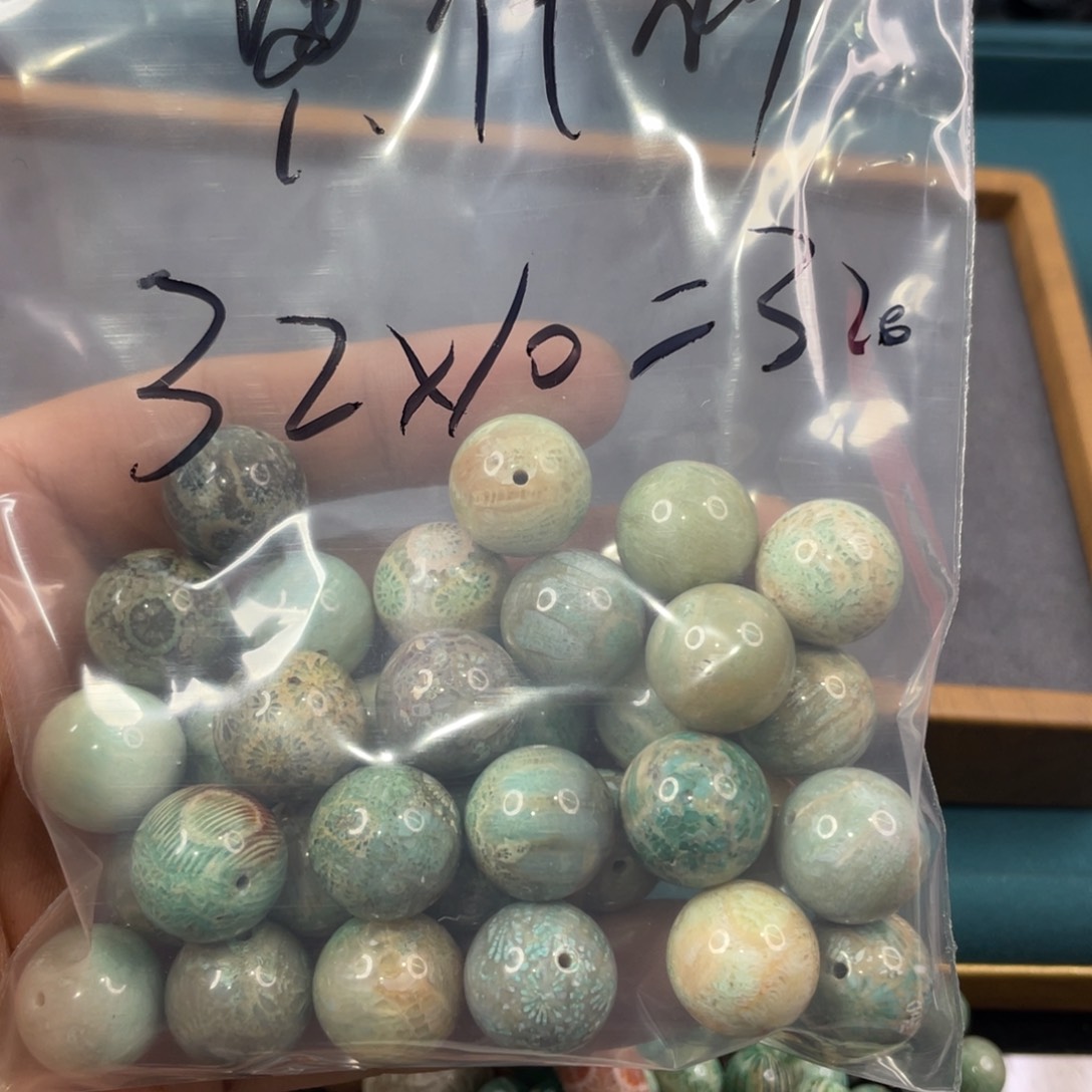 未镶嵌手镯硅化玉