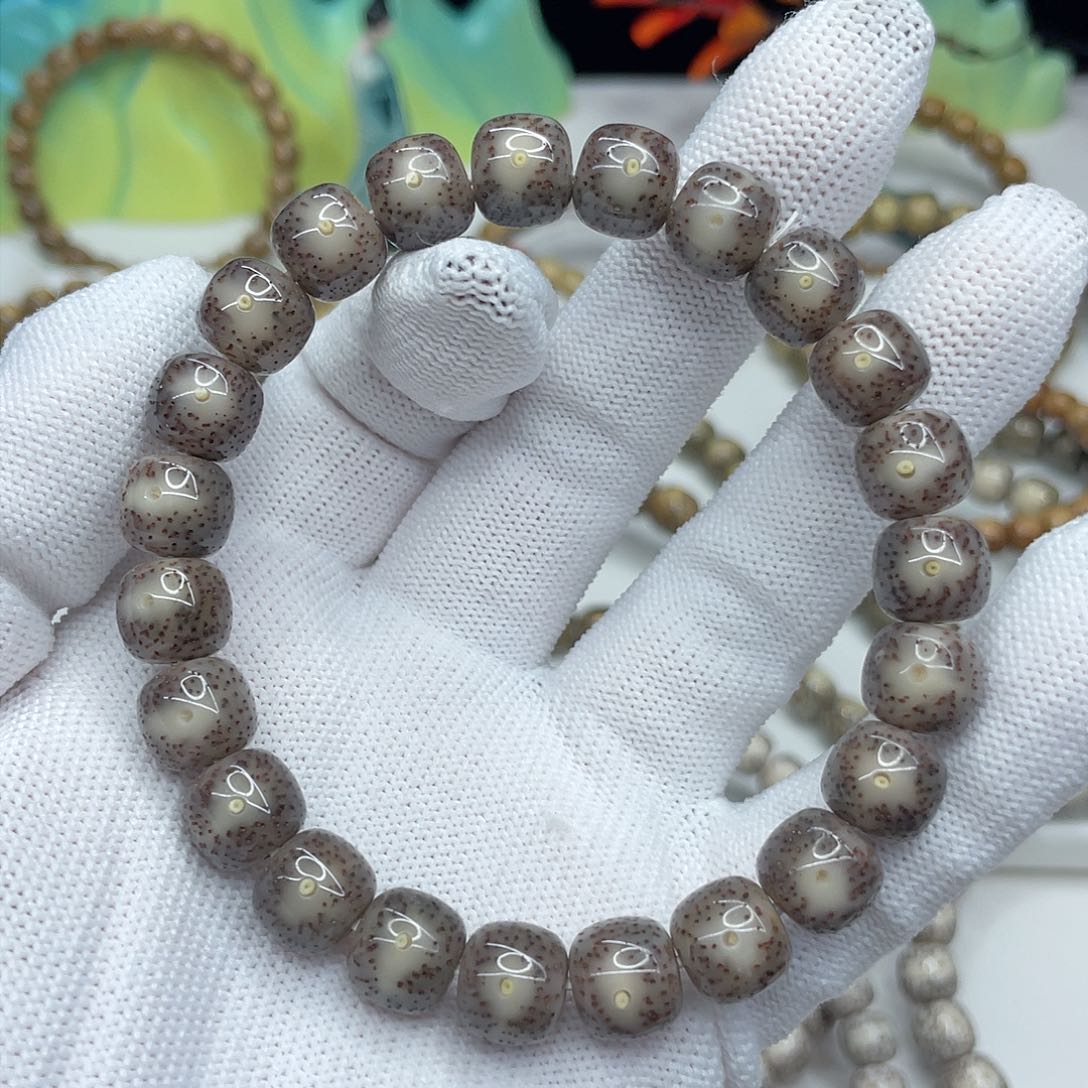 星月菩提手串16。10/9深棕糯冰黄金瞳