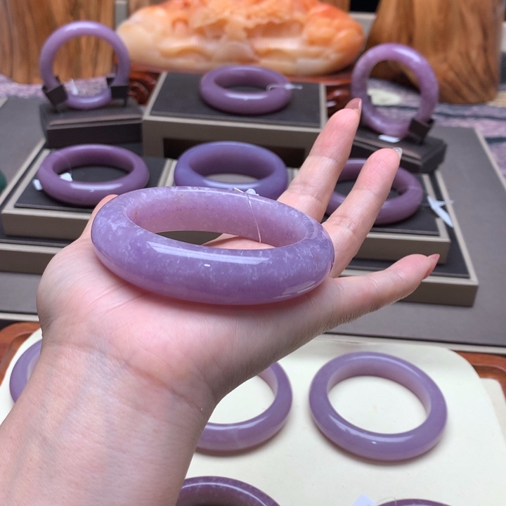 平***珍石英质玉手镯未镶嵌