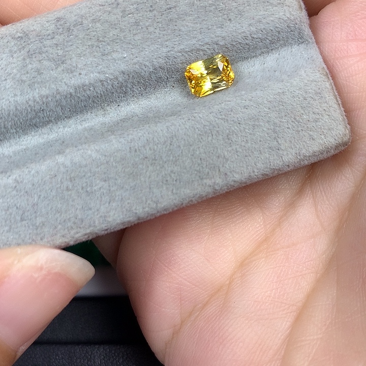 裸石蓝宝石1.07ct黄蓝宝吉尔德