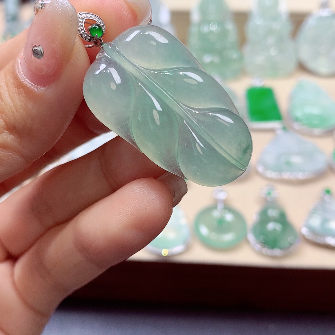 翡翠颈饰18K金镶嵌翡翠