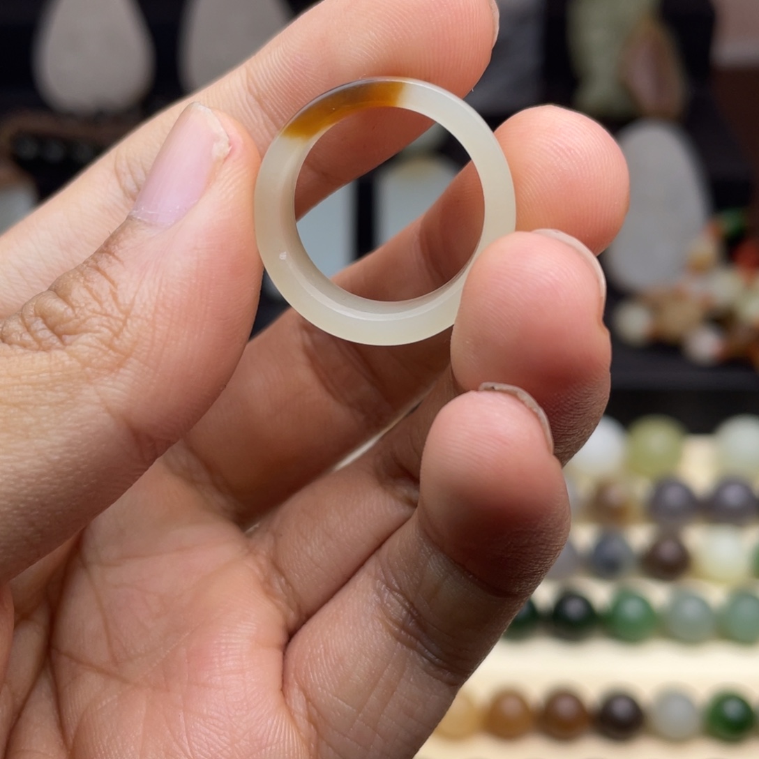 和田玉未镶嵌戒指