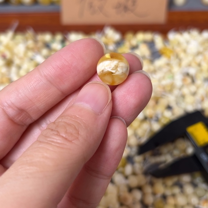 蜜蜡未镶嵌裸石12.1mm一个