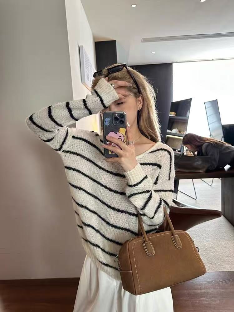 （微瑕疵）韩系氛围感条纹长袖v领毛衣女秋冬慵懒风宽松针织衫上衣