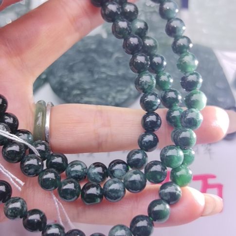 翡翠颈饰未镶嵌天然的A货翡翠多样性发货