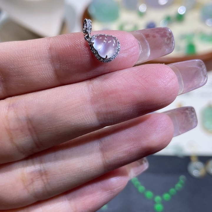 翡翠18K金镶嵌颈饰葫芦