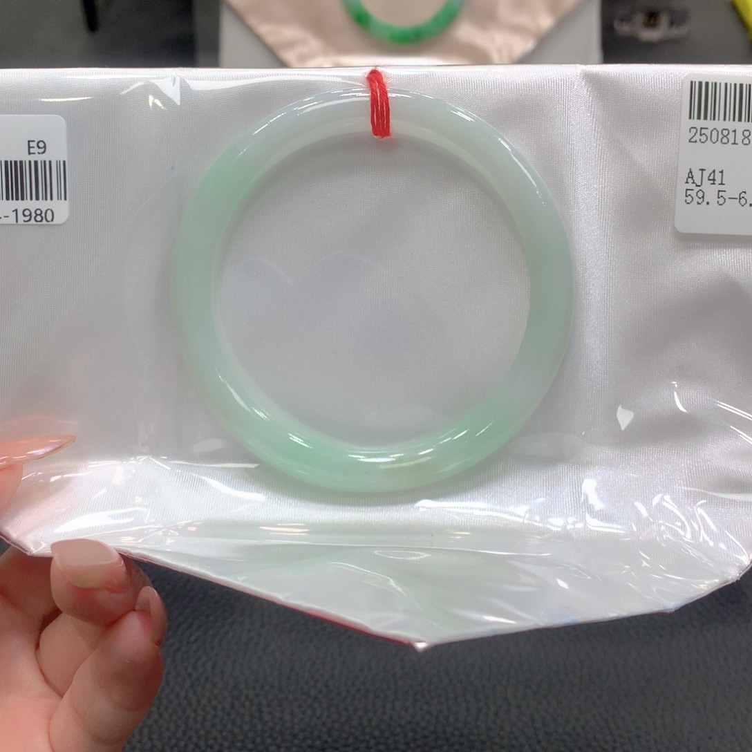 翡翠未镶嵌手镯翡翠