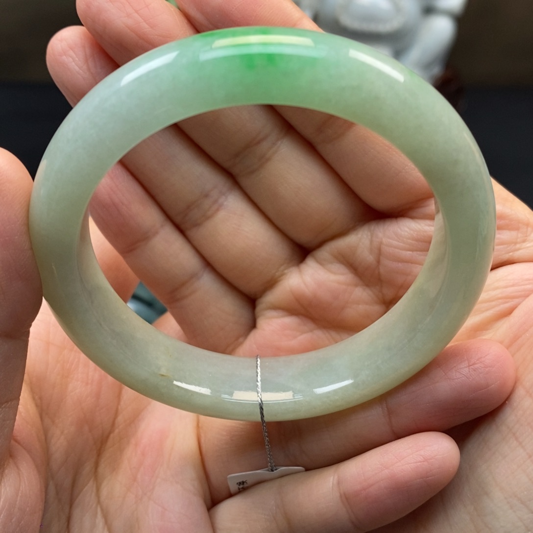 翡翠手镯未镶嵌天然