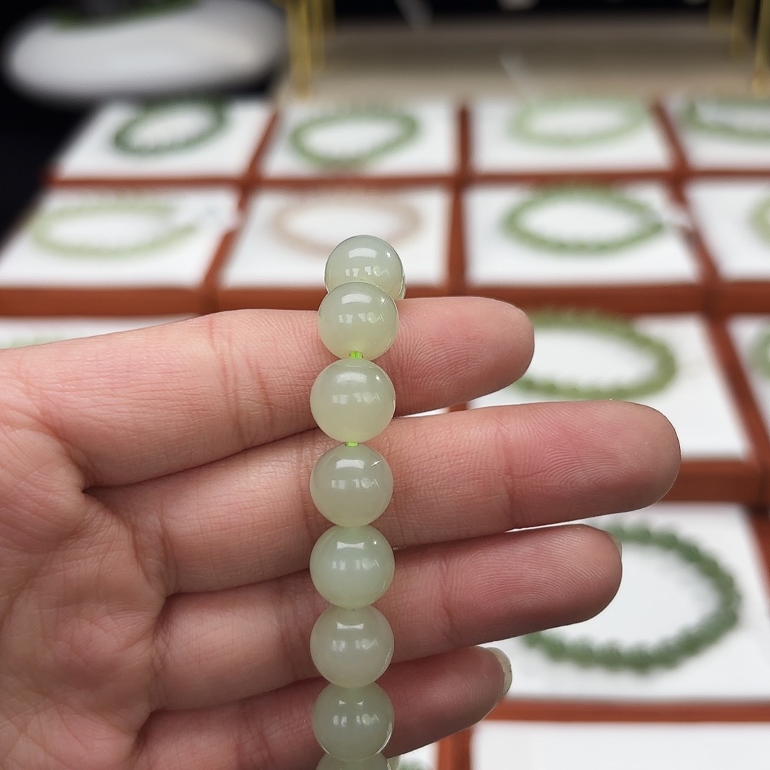 和田玉手串未镶嵌青*