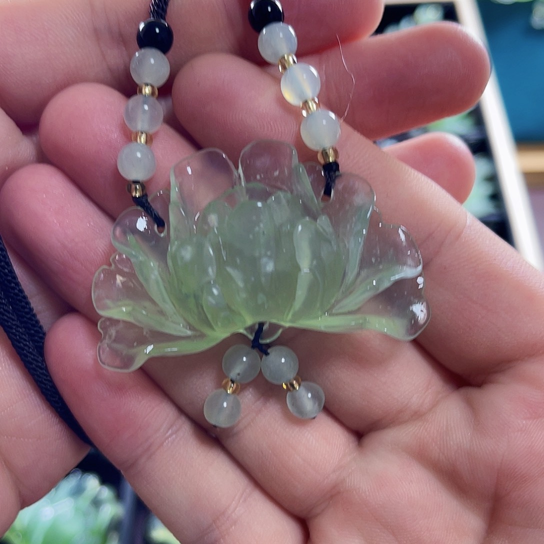 蛇纹石玉颈饰未镶嵌