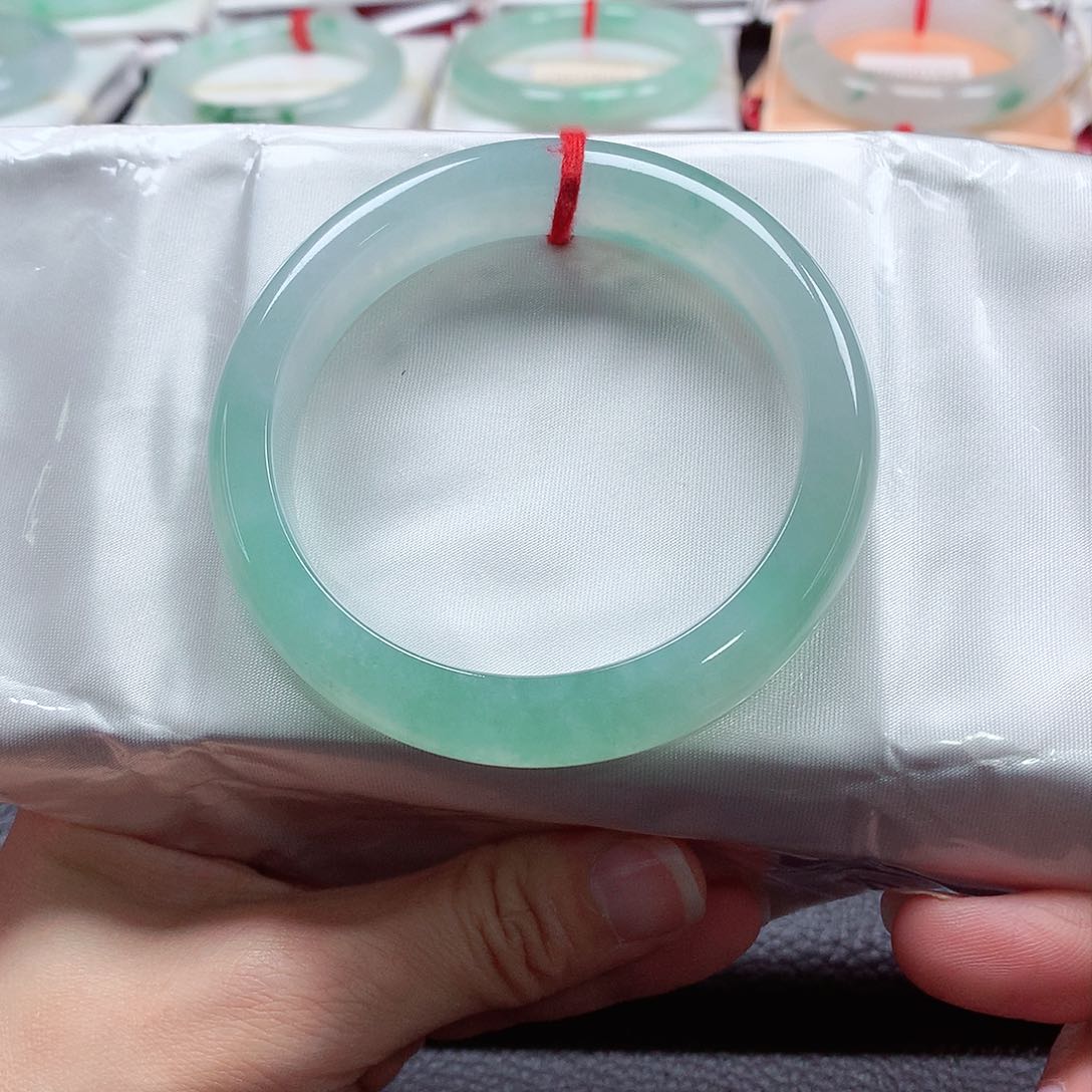 翡翠手镯未镶嵌天然A货翡翠手镯