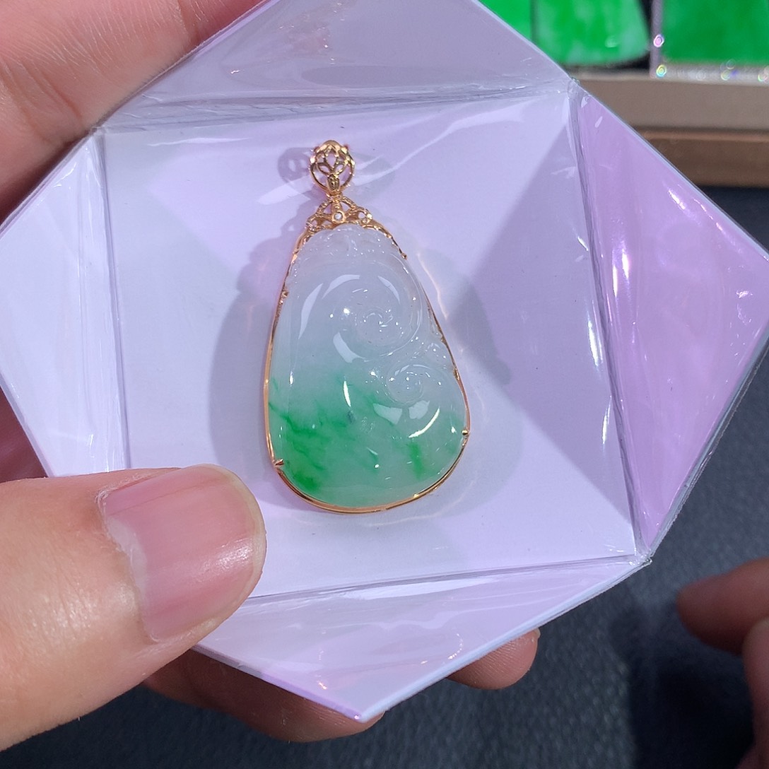 翡翠吊坠(赠链)18K金镶嵌