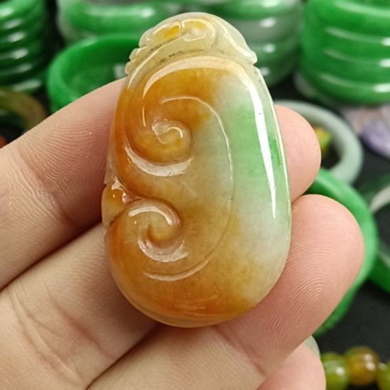 翡翠颈饰未镶嵌翡翠