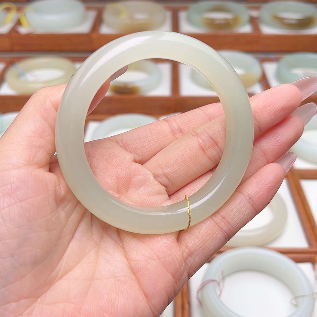 和田玉手镯未镶嵌56