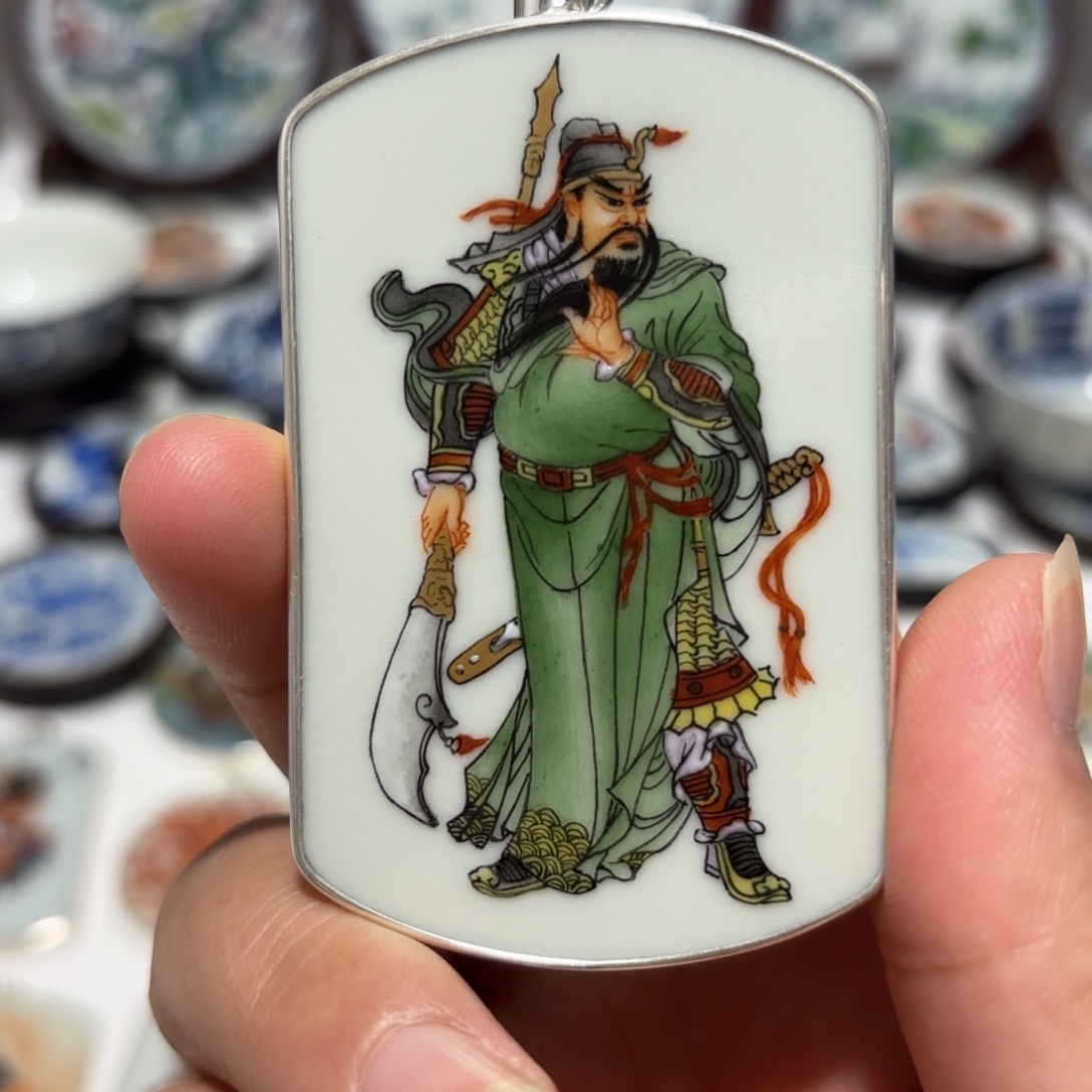 至***）瓷片精品挂件一个