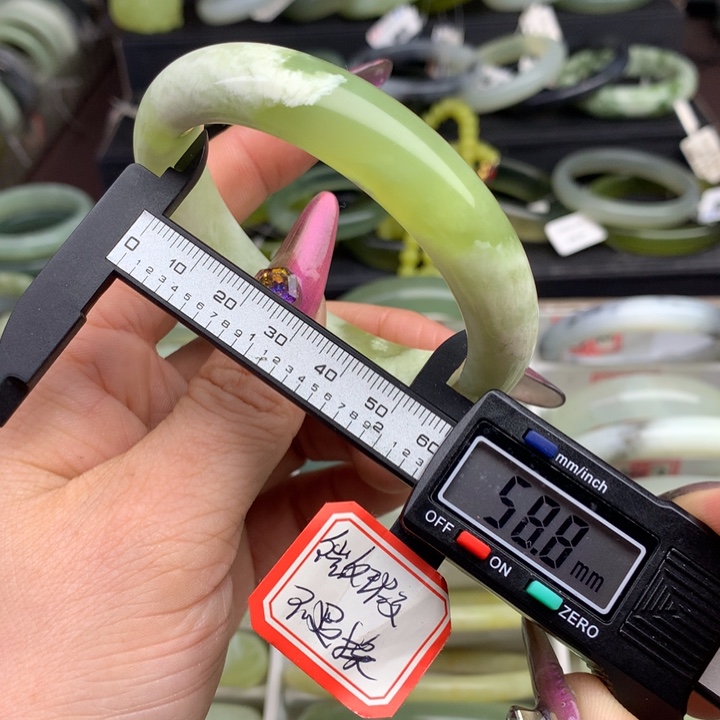 蛇纹石玉手镯未镶嵌509