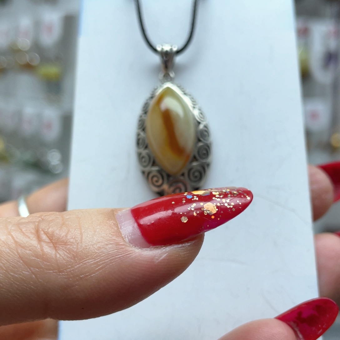 蛇纹石玉吊坠未镶嵌