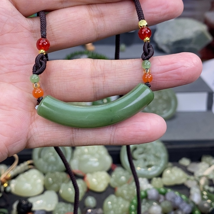 和田玉颈饰未镶嵌