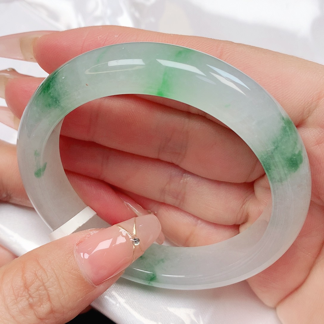 翡翠手镯未镶嵌抖音713