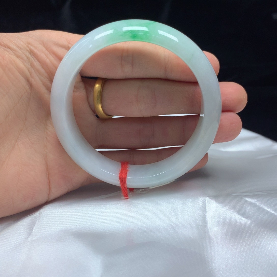 翡翠未镶嵌手镯（圆镯）56